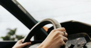 Positive à la cocaïne et au cannabis, elle conduisait avec ses deux jeunes enfants à l’arrière !