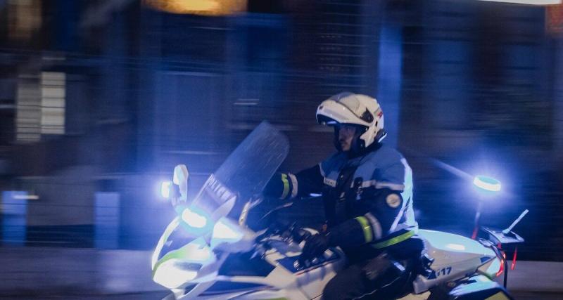 Un automobiliste barre la route aux policiers, qui découvrent une série d’infractions : le contrôle le plus inédit de la semaine