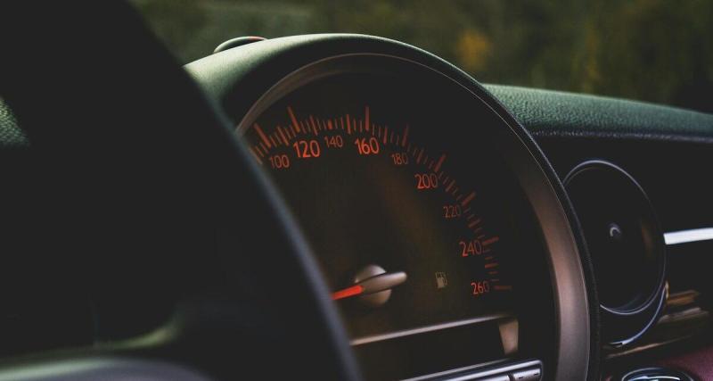 Son permis de conduire était un gilet de « police » : il transportait 1,5 kilogramme de cannabis