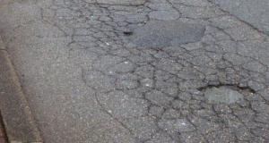 Nids-de-poule, pourquoi ils se multiplient en ce début d'année 2026 ?