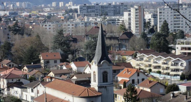  - Une maire dans l’Isère retrouve sa voiture brûlée devant chez elle
