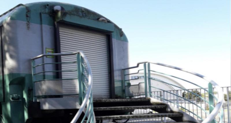 À Paris, cette voiture abandonnée est devenue un lieu culturel