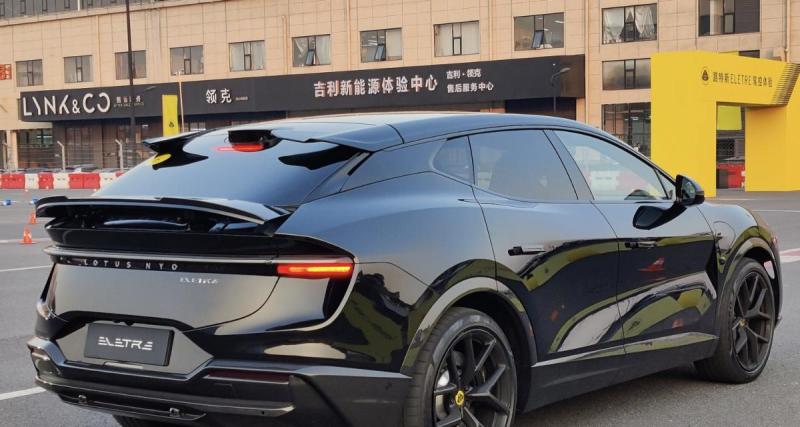 Le roi Charles III présente sa nouvelle sportive électrique à 180 000 €