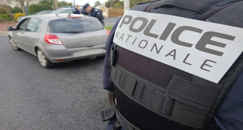  - Ils fuient la police avec 363 cartouches de cigarettes… et finissent embourbés, leur butin saisi !