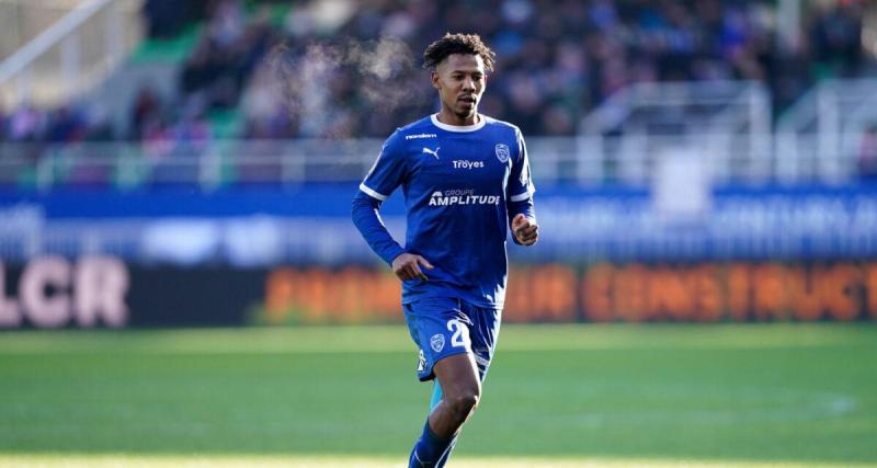  - Dans un premier acte animé, Nancy et Troyes se quittent dos à dos