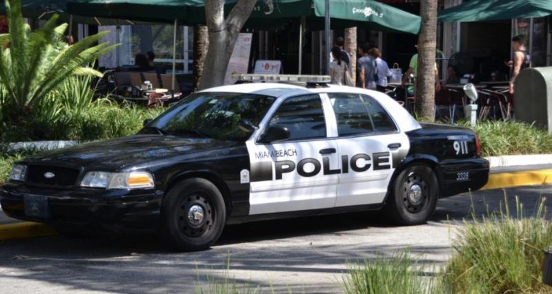  - Il achète la voiture de ses rêves et reçoit un message d’un policier américain : l’improbable aventure de cet homme