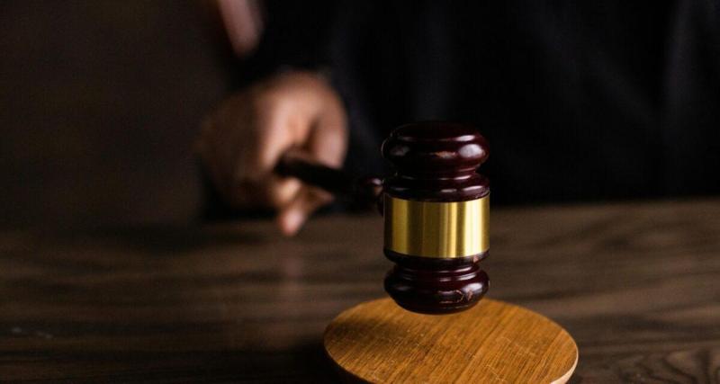 Trois stops brûlés, quatre sens interdits, 190 km/h : une fuite insensée qui mène à la prison