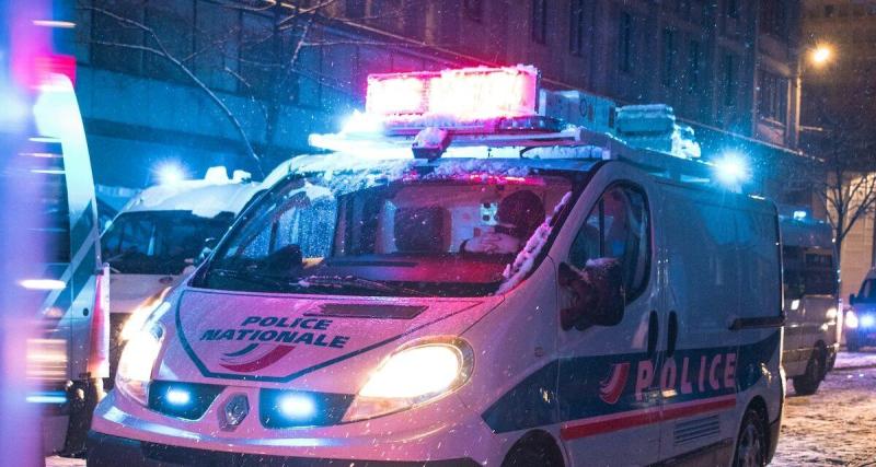  - Un automobiliste décolle sur un rond-point, s'envole et s'encastre en voiture dans la fenêtre d'une maison