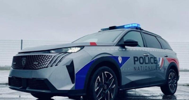  - Contrôlé en état d’ivresse, il surprend tout le monde en urinant… sur le véhicule de police