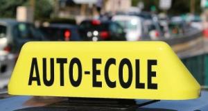 Contrôlé en pleine session, un moniteur d’auto-école enseignait… sans permis valide