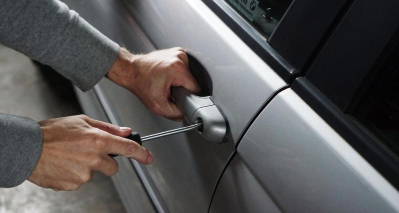 - Une vidéo de sa propre voiture vandalisée… générée par IA : la police alerte sur une nouvelle arnaque