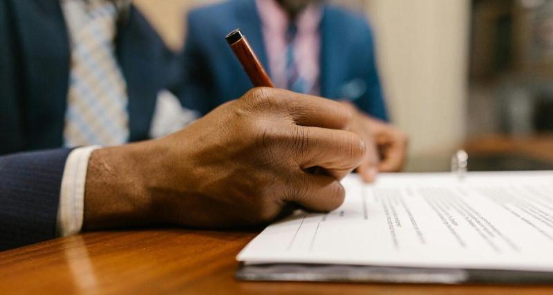 Escroquerie automobile : il fait signer sa femme… sans qu’elle le sache, un septuagénaire poursuivi pour crédit frauduleux