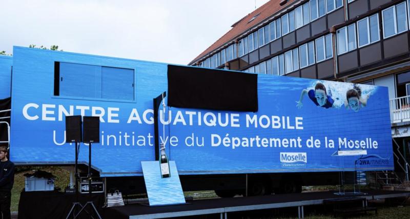 Pour les élèves en zone rurale, un camion itinérant pour apprendre à nager sillonne ce département