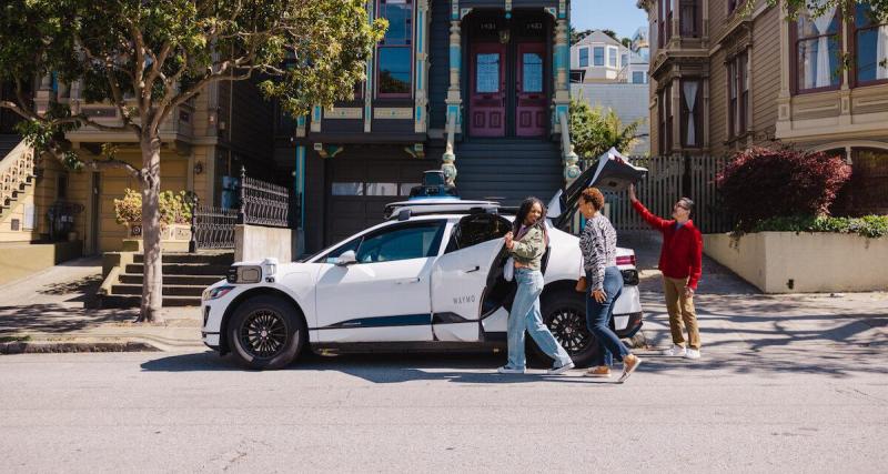 Waymo engage des livreurs pour fermer les portières de ses voitures autonomes