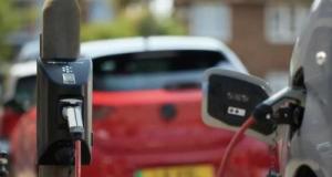 Dans cette ville, vous pouvez recharger votre voiture électrique directement au lampadaire