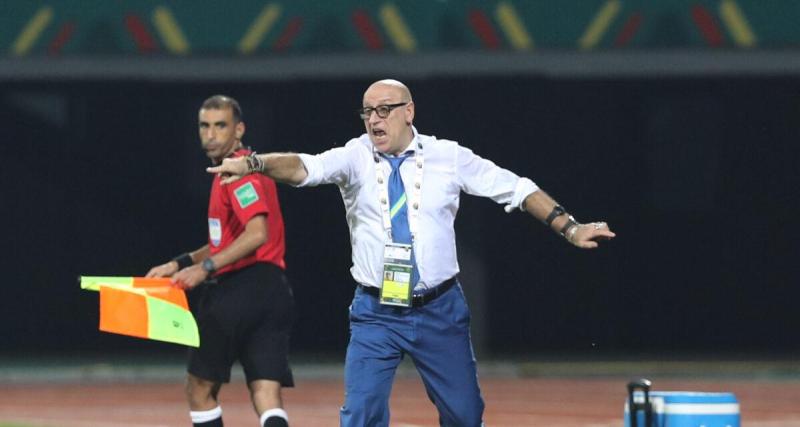  - Étranger : un Français s'assoit sur le banc d'une sélection africaine