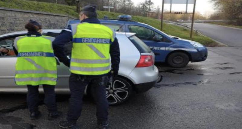  - À 14 ans, il pique la voiture de son père et tente de fuir un contrôle de police : il finit à contresens sur un rond-point