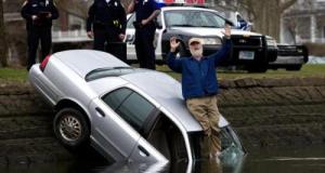 Un septuagénaire jette sa voiture dans un canal et simule un vol : il finit condamné