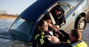 Une future mère sauvée in extremis d’une voiture qui coulait