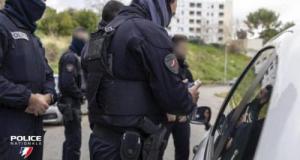 Il coupe la route à une patrouille et pensait s’en sortir : la police tombe sur une cargaison de drogue