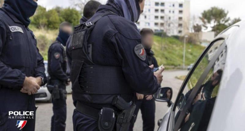 Il coupe la route à une patrouille et pensait s’en sortir : la police tombe sur une cargaison de drogue