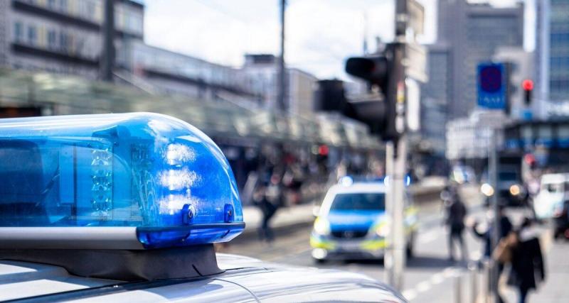  - Nu, ivre et incontrôlable : il vole une ambulance avec un patient à bord et déclenche une folle course-poursuite à plus de 140 km/h