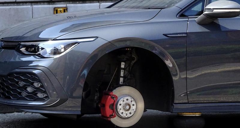  - Prêt à partir au travail, il retrouve sa voiture sans roue et sans témoin...