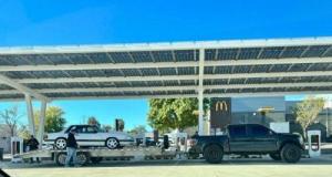 Les bornes de recharge sont toujours obstruées, et c'est toujours illégal