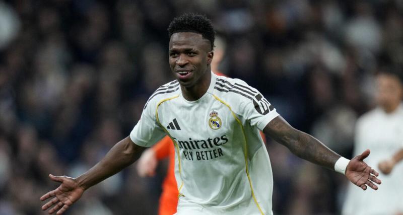  - Real Madrid - Benfica : la belle banderole anti-racisme de Bernabeu pour soutenir Vinicius