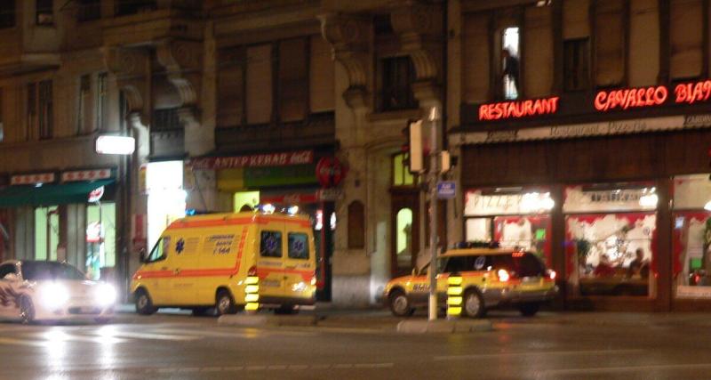  - Cet automobiliste fait une sortie de route en pleine nuit et s'encastre dans une maison