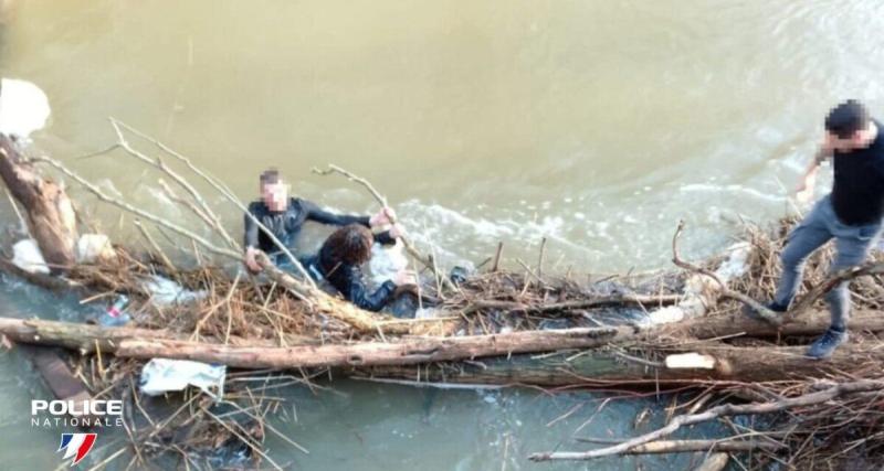  - Il refuse d'obtempérer, prend la fuite à pied et saute dans une rivière glaciale : ce policier n’hésite pas à plonger pour le rattraper !