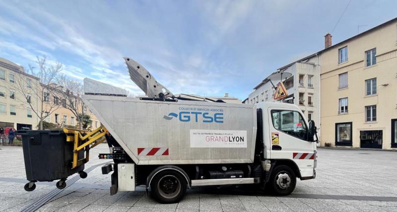  - Un adolescent vole un camion-benne municipal et percute... Un policier en voiture