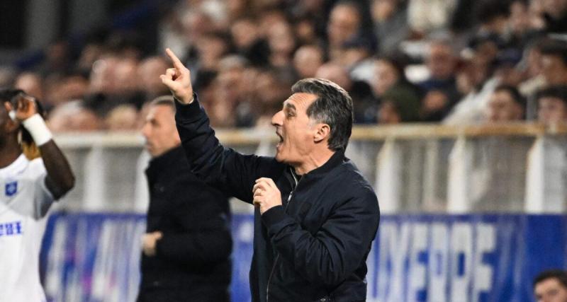  - "Dès qu'on veut parler, on prend des cartons jaunes" : Christophe Pélissier en colère contre l'arbitrage après le nul d'Auxerre contre Strasbourg