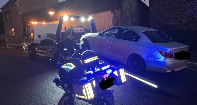  - En pleine nuit, il accélère, recule et file à contresens pour éviter un contrôle : le conducteur était ivre et sans permis