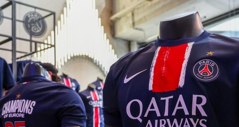  - PSG : le club parisien frappe fort avec son nouveau maillot "Night Edition"