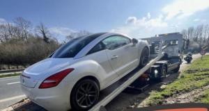 Au volant d’une voiture volée, il fuit la police pendant près d’une heure : ça se finit mal pour lui