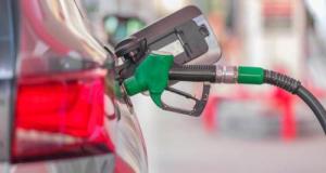 Baisser la TVA sur les carburants, "inutile" et "démagogue", le Premier ministre y va fort