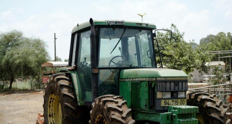  - En pleine nuit, il perd le contrôle de son tracteur et percute la véranda d’une maison puis prend la fuite