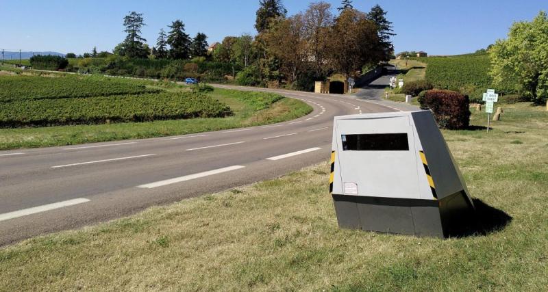  - Flashé en grand excès de vitesse à près de 250 km/h, il est interdit de conduire dans le pays et reçoit une amende de plus de 1000€