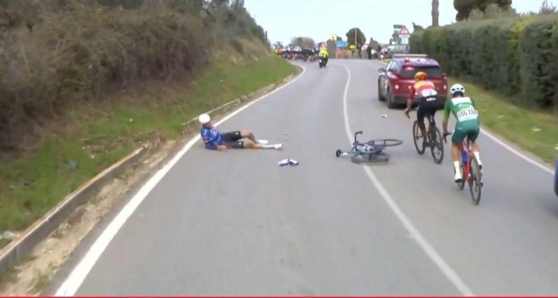  - Percuté puis roulé dessus par une moto en pleine course, ce cycliste se relève et remonte sur son vélo comme si de rien n'était