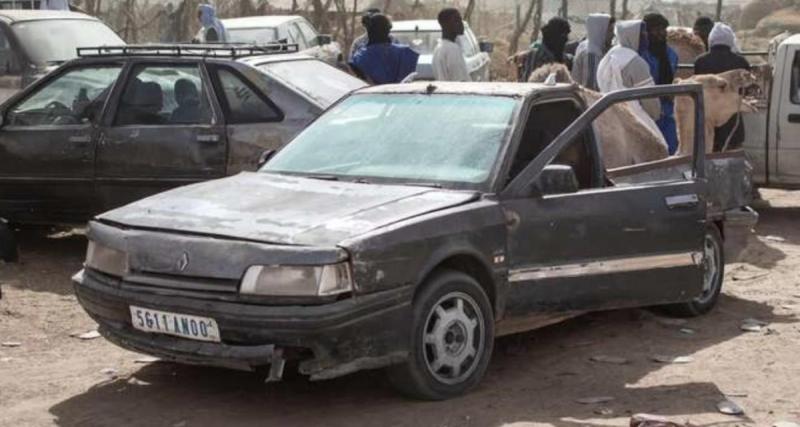  - Une Renault 21 transformée en pick-up pour transporter… des chameaux sur un marché