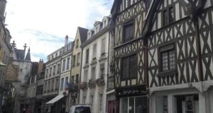 À 15 ans, elle conduit une voiture en pleine ville avec une passagère de 12 ans