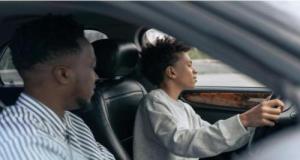 Âgé de seulement 9 ans, il “prend le volant” sur l’autoroute : le papa était fatigué