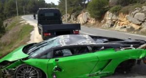 ‎Il loue une Lamborghini pour le week-end… et finit par l’exploser en quelques secondes après une sortie de route !