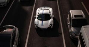 Sans permis, il se prend pour un pilote sur l’autoroute au vomant d'une McLaren : la justice frappe fort !