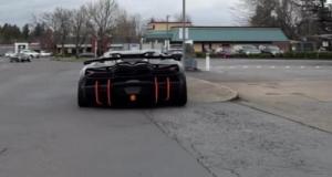 Garé sur une place handicapée, sa Lamborghini Revuelto à 1 million de dollars finit recouverte d’autocollants