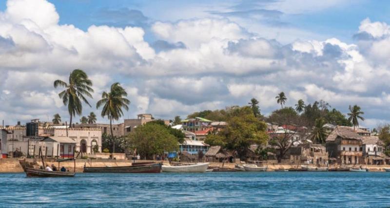  - Des milliers de voitures de luxe bloquées sur une île paradisiaque au Kenya