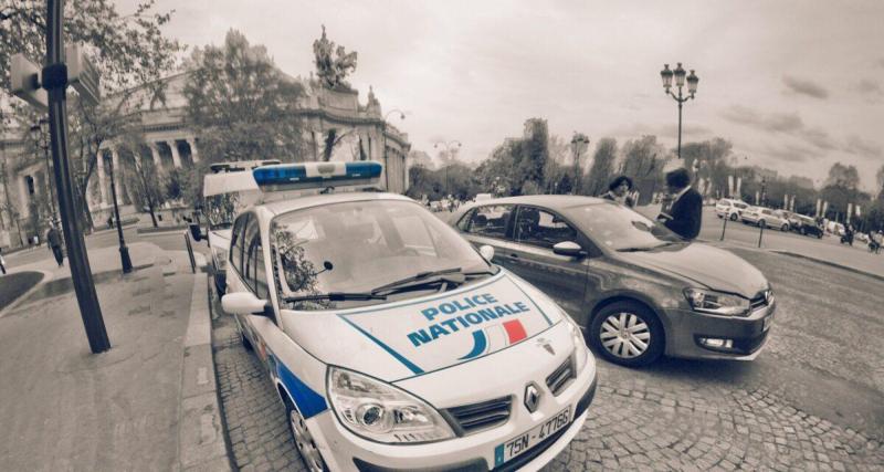  - En pleine fuite après un refus d'obtempérer, un homme percuté par une voiture de police avant de finir en garde à vue
