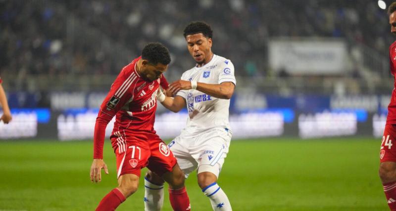  - Ligue 1 : à dix contre onze, Auxerre écrase Brest