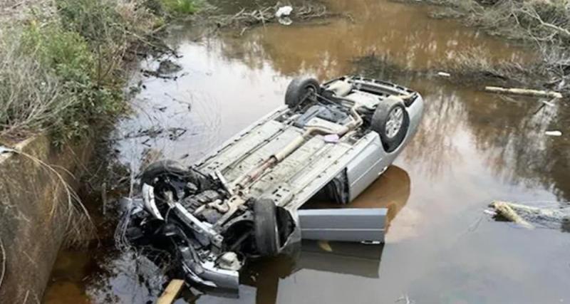  - Des témoins sauvent trois frères et sœurs d’une voiture tombée dans un canal au mississippi